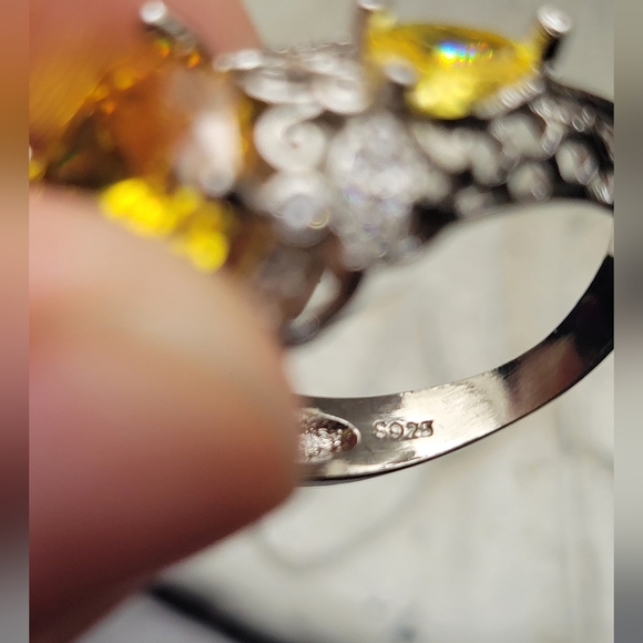 Canary Yellow Cubic Zirconia VINTAGE  ring (8) - Picture 5 of 9